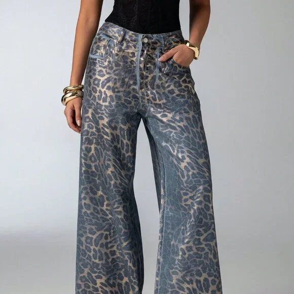 Baby Blue Casual Women's Denim Jeans with Leopard Print and Zipper Detail - Picture 4 of 7